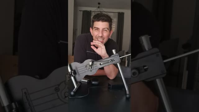 Une mini sexmachine en forme de Yukulele (auxfun sinloli) surprenante !